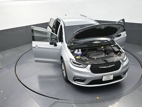 New 2026 Chrysler Pacifica Select AWD/4WD image 28