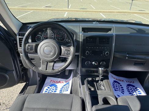 Used 2011 Jeep Liberty Sport AWD/4WD image 10