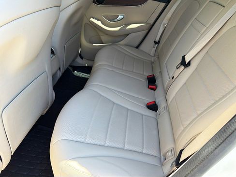 Used 2022 Mercedes-Benz GLC 300 4MATIC w/ Premium Package Lite image 21