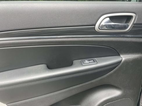 Used 2019 Jeep Grand Cherokee Limited w/ Luxury Group II AWD/4WD image 16