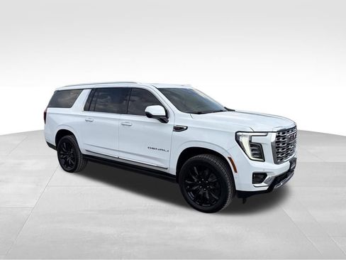 Used 2025 GMC Yukon XL Denali w/ Sun & Power Step Package AWD/4WD image 27
