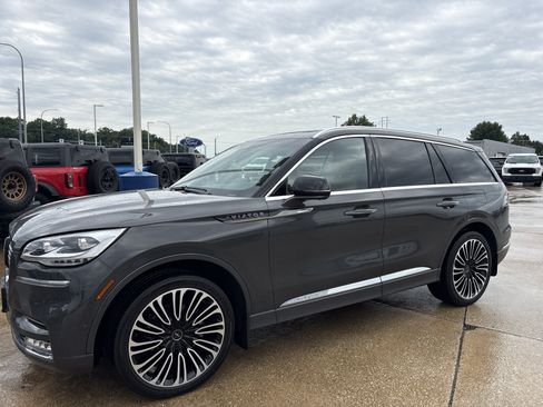 Used 2024 Lincoln Aviator Black Label AWD/4WD image 3
