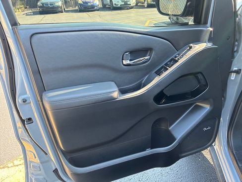 Used 2022 Nissan Frontier PRO-4X w/ Pro-4X Premium Package AWD/4WD image 11