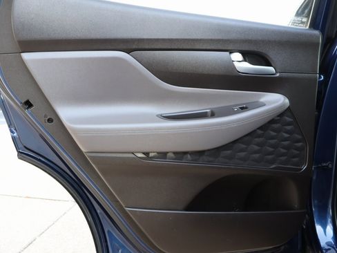 Used 2020 Hyundai Santa Fe SE image 17