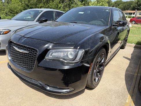 Used 2019 Chrysler 300 S RWD image 1