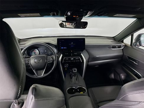 Used 2023 Toyota Venza XLE image 23