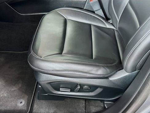 Certified 2022 Ford Explorer XLT w/ Equipment Group 202A image 25