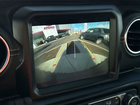 Used 2021 Jeep Wrangler Unlimited Sahara w/ Cold Weather Group image 19