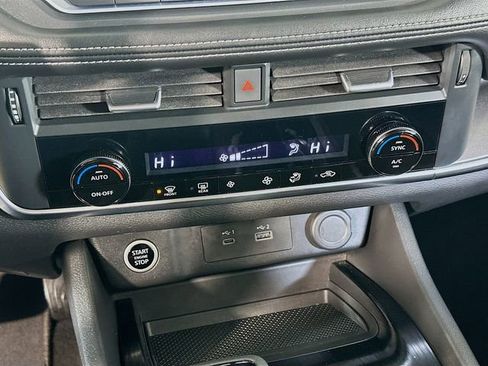 Used 2023 Nissan Rogue SV image 20