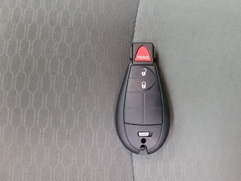 Used 2020 RAM 1500 Classic SLT image 32