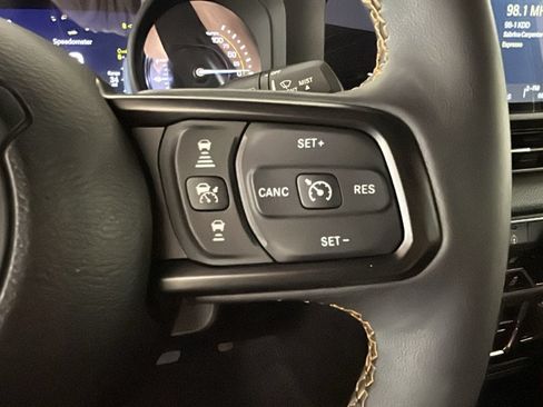 Used 2024 Jeep Wrangler Unlimited AWD/4WD image 18