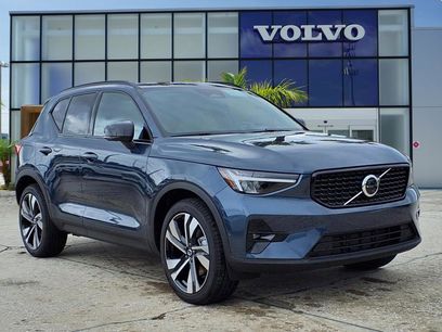 New 2026 Volvo XC40 B5 Plus w/ Protection Package Premier