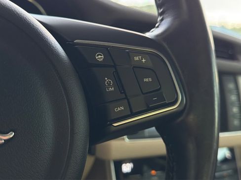 Used 2016 Jaguar XF Prestige RWD image 27