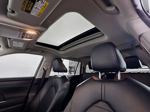 Used 2023 Toyota Highlander XLE FWD image 26