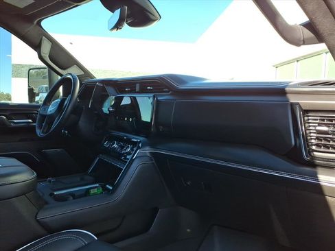 Used 2024 GMC Sierra 2500 AT4X image 11