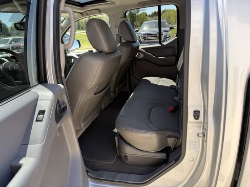 Used 2019 Nissan Frontier SL AWD/4WD image 6