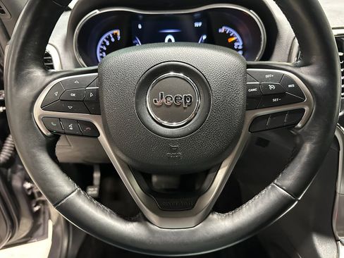 Used 2018 Jeep Grand Cherokee Altitude AWD/4WD image 29