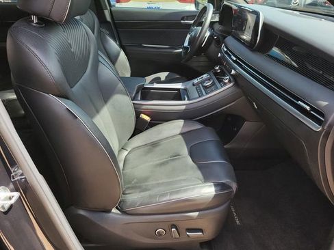 Used 2024 Hyundai Palisade Calligraphy image 9