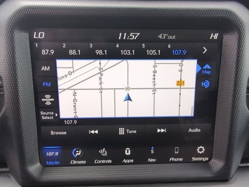 Used 2022 Jeep Wrangler Unlimited Sahara w/ Cold Weather Group AWD/4WD image 11