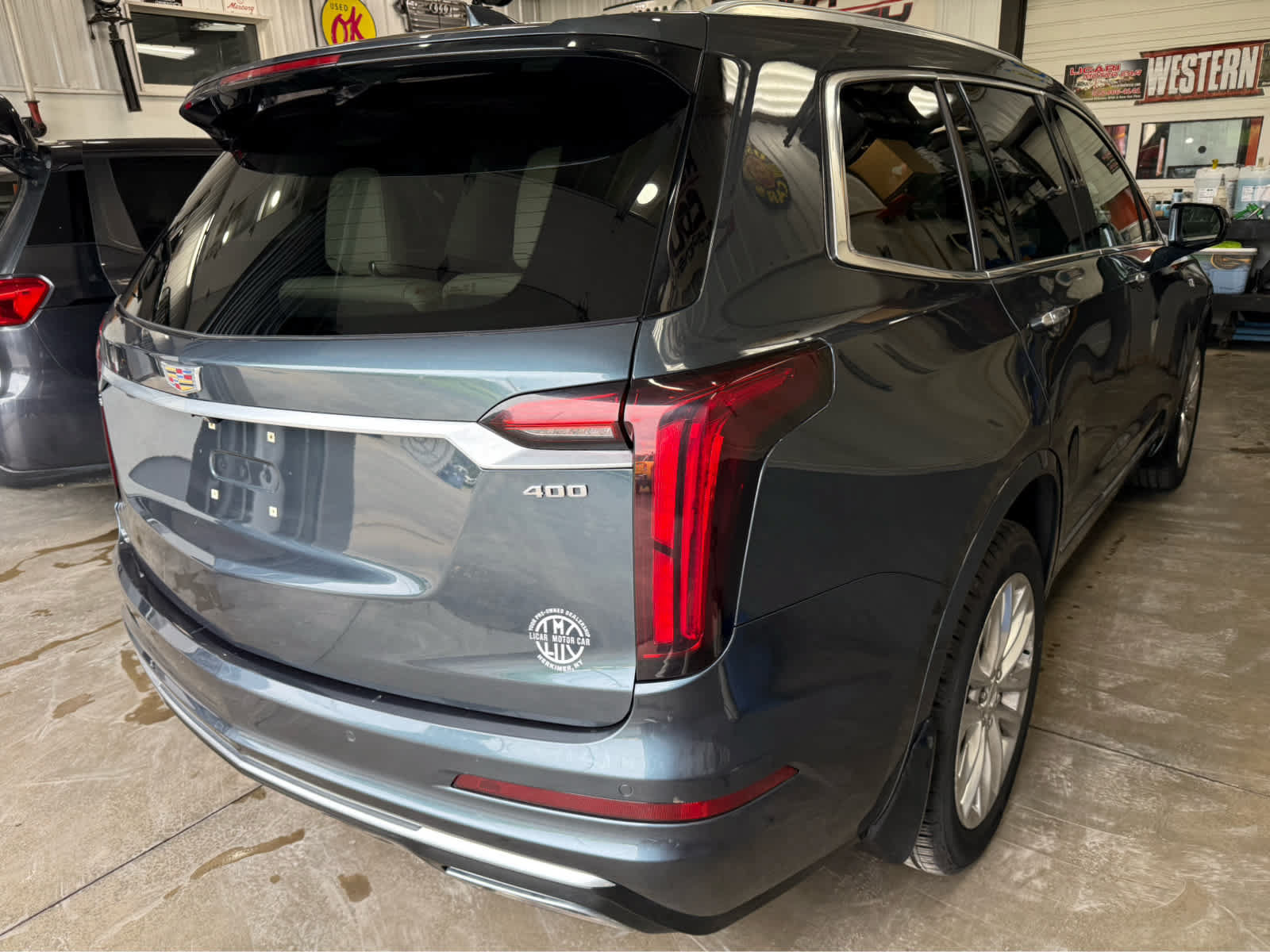 Used 2021 Cadillac XT6 Premium Luxury w/ LPO, Floor Liner Package AWD/4WD image 6