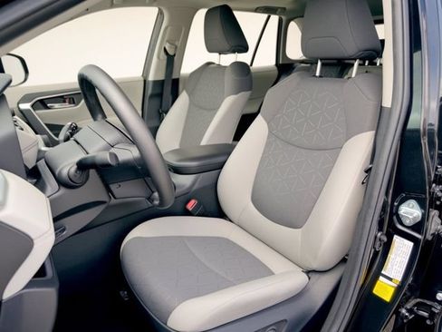 Used 2024 Toyota RAV4 XLE w/ Convenience Package FWD image 16