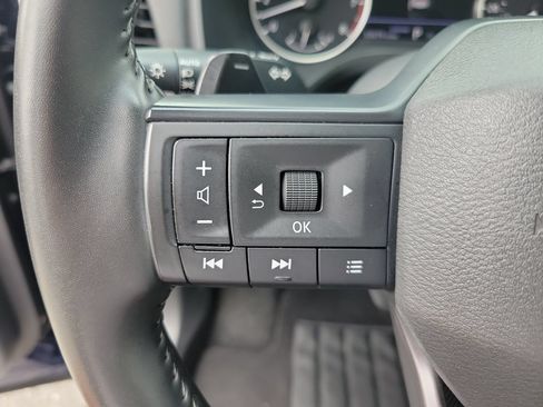 Used 2025 Nissan Rogue SV FWD image 19