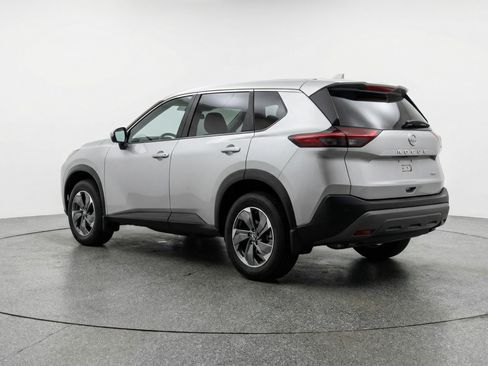Used 2025 Nissan Rogue SV image 6