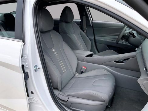 Used 2025 Hyundai Elantra SEL FWD image 10