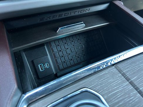 Used 2024 Ford Expedition Limited AWD/4WD image 21