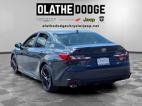 Used 2025 Toyota Camry SE FWD image 3