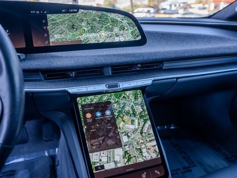 Used 2024 Lucid Air Touring image 10