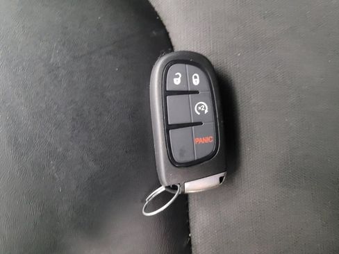 Used 2019 Jeep Cherokee Trailhawk w/ Cold Weather Group AWD/4WD image 32