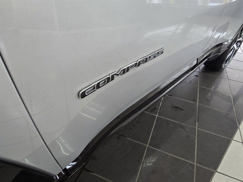 Used 2025 Jeep Compass Limited w/ Elite Group AWD/4WD image 32