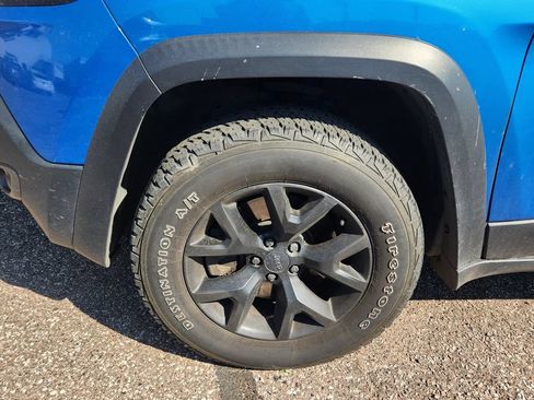 Used 2017 Jeep Cherokee Trailhawk w/ Comfort/Convenience Group AWD/4WD image 6