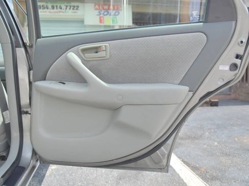 Used 2001 Toyota Camry XLE image 31