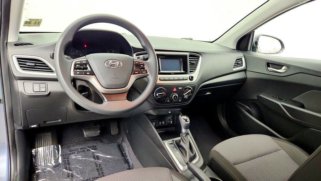 Used 2020 Hyundai Accent SE FWD image 12