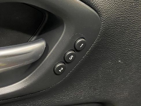 Used 2020 Jeep Cherokee Limited image 27