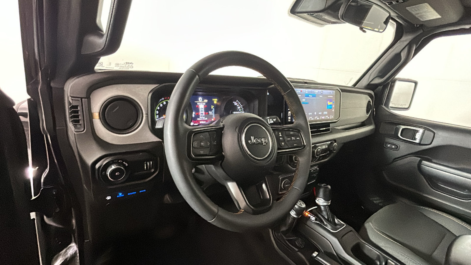 Used 2024 Jeep Wrangler Unlimited w/ Convenience Group AWD/4WD image 16