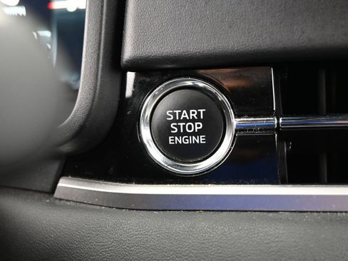 Used 2023 Mitsubishi Outlander SE image 34