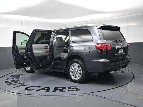 Used 2020 Toyota Sequoia Platinum image 28