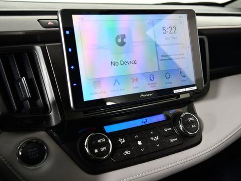 Used 2018 Toyota RAV4 Limited image 31