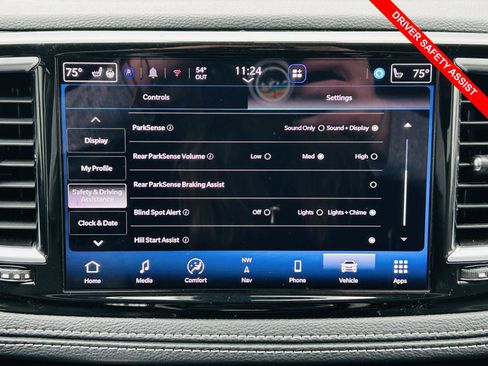 Used 2023 Chrysler Pacifica Limited image 10