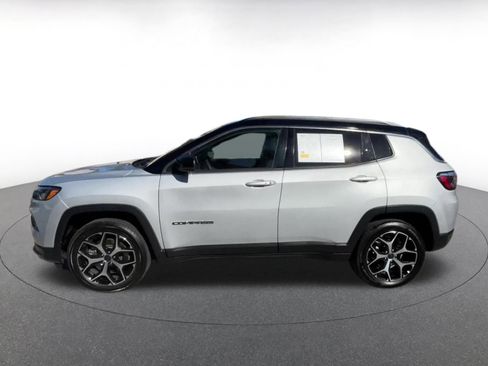 Used 2025 Jeep Compass Limited image 9