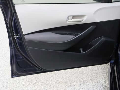 Used 2023 Toyota Corolla LE image 12