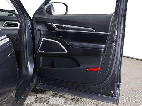 Used 2020 Kia Telluride LX FWD image 19