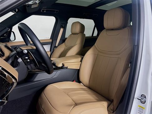 Used 2025 Land Rover Range Rover Sport SE image 22