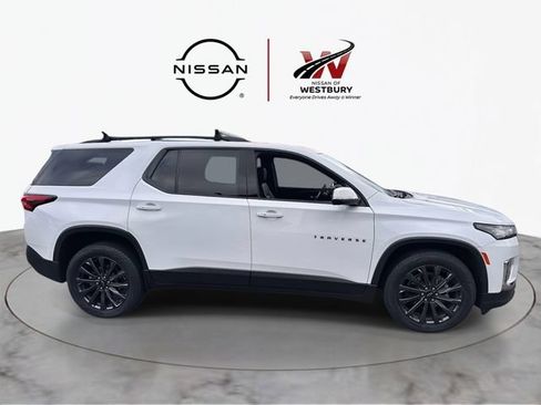 Used 2023 Chevrolet Traverse RS AWD/4WD image 2