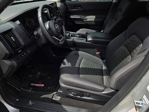 Certified 2025 Nissan Pathfinder SV FWD image 19