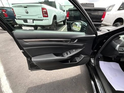 Used 2021 Honda Accord Sport image 11