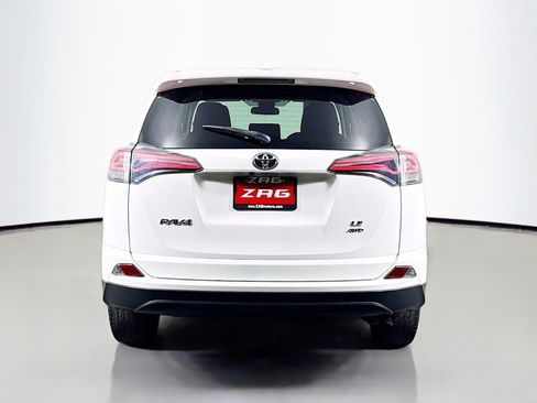 Used 2018 Toyota RAV4 LE AWD/4WD image 4